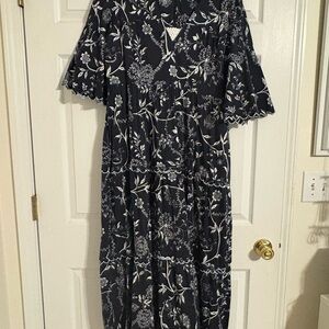 Tuckernuck navy  and White Floral Long Sleeve Dress scalloped